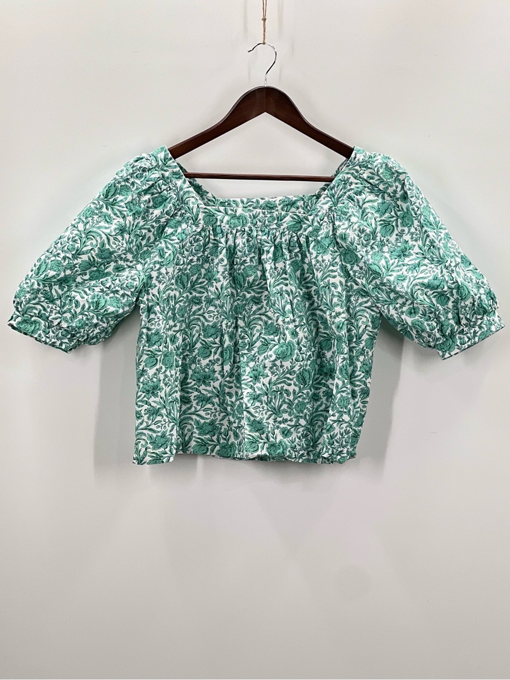 288 entro Green Floral Puff-Sleeve Peasant Top
